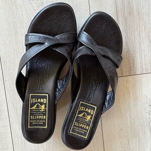 Island Slipper Women's Black Sandals